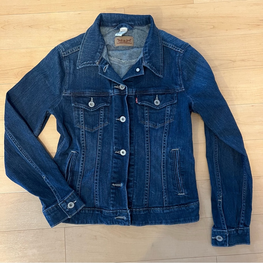 Levi’s Blue Denim Jean Jacket with Classic Cuffed Hem Size M